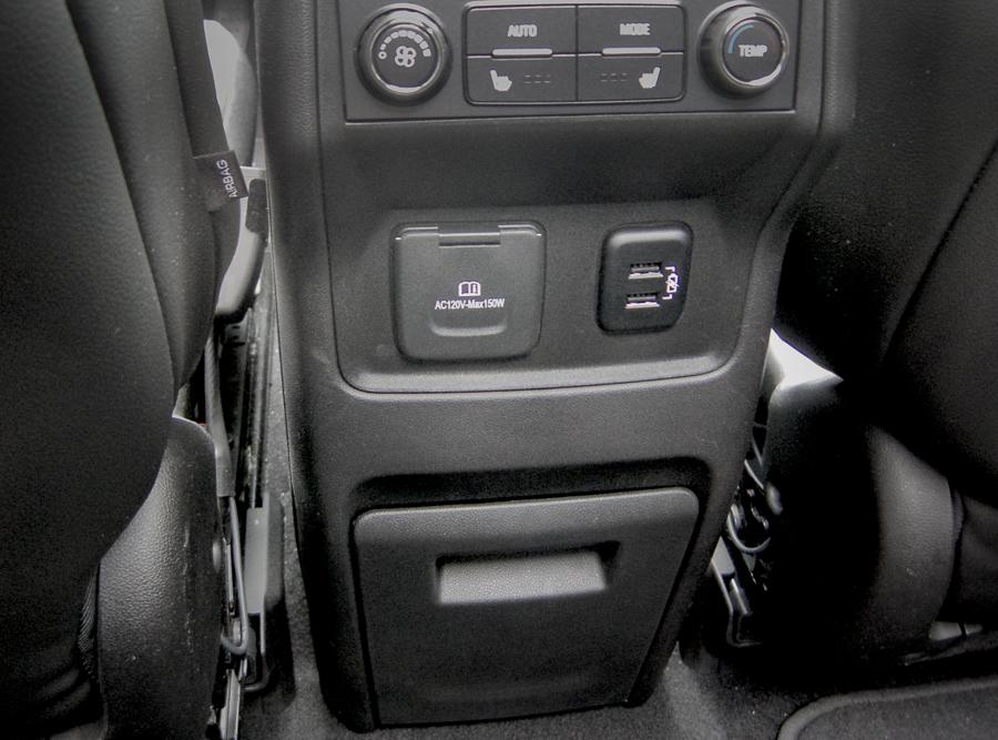 17GMC_Acadia_FM_09.jpg