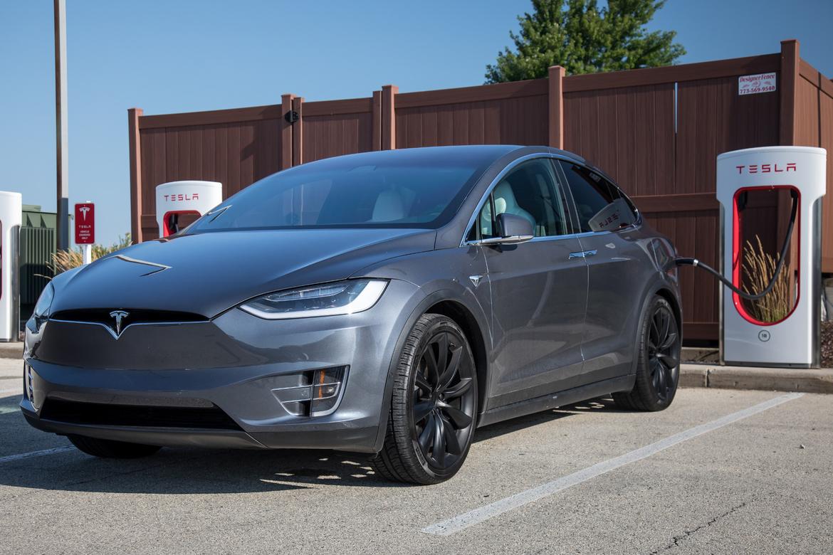 03-tesla-model-x-2018-angle--exterior--front--grey.jpg