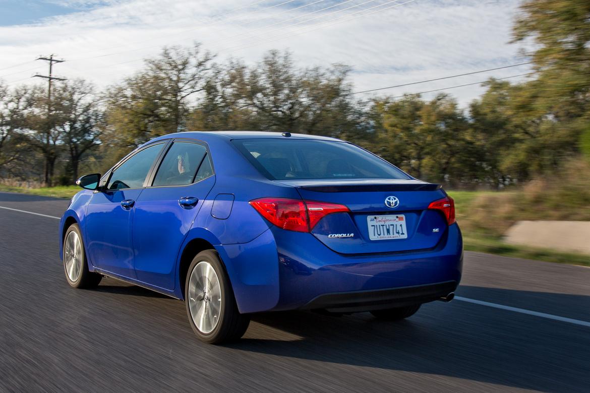 17Toyota_Corolla_SO_ES_04.jpg