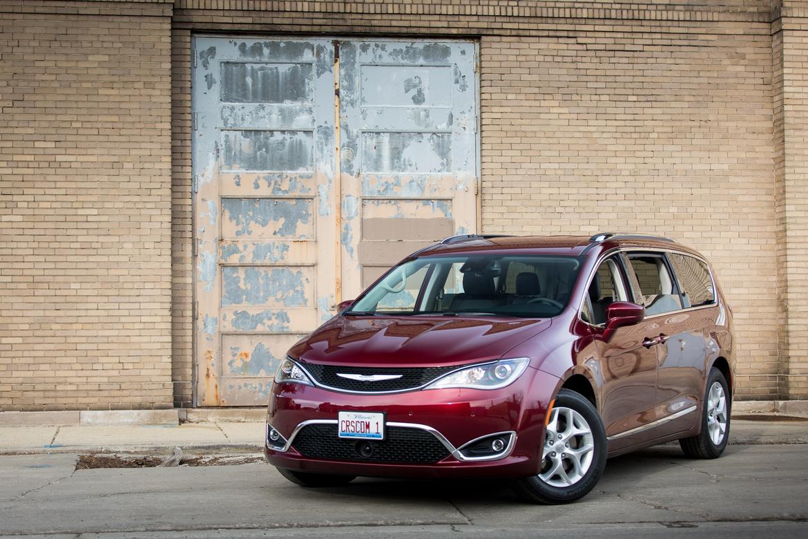 02-<a href=https://www.sharperedgeengines.com/used-chrysler-engines>chrysler</a>-pacifica-2017-angle--exterior--front--industrial--ou