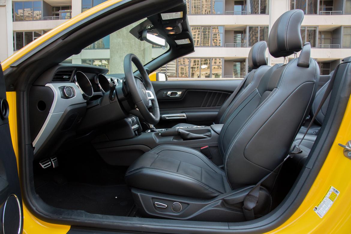 15Ford_Mustang_Ecoboost_Vert_ES_02.jpg