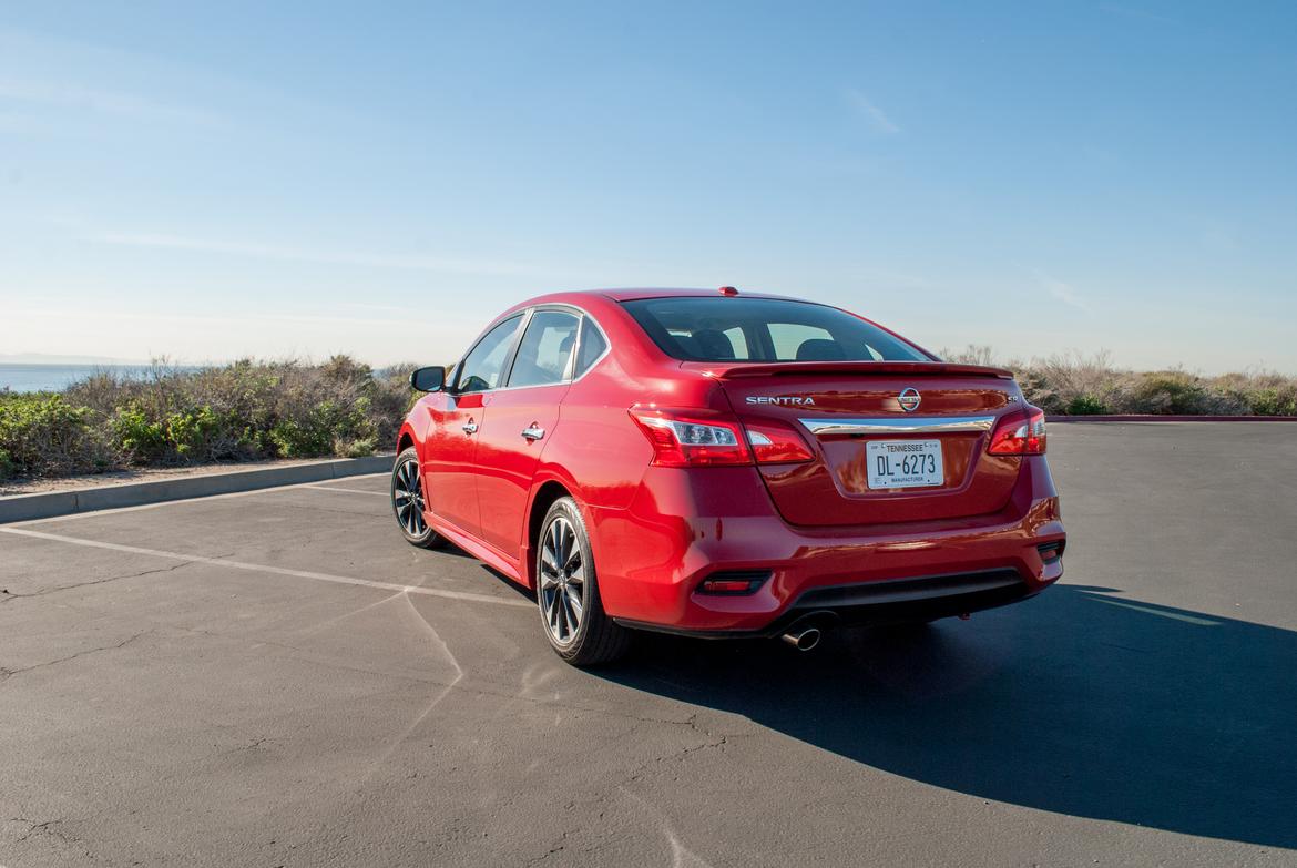 16Nissan_Sentra_First-Drive_BW_11.jpg