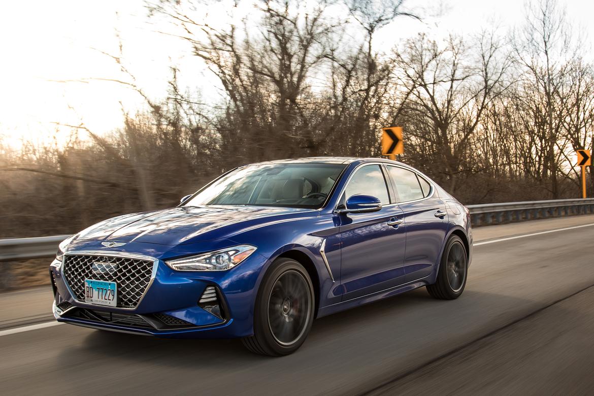 01-genesis-g70-2019-angle--autumn--blue--dynamic--exterior--fron