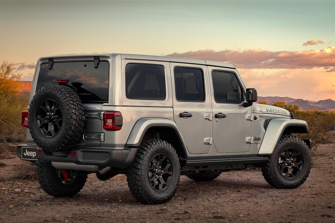 04-<a href=https://www.sharperedgeengines.com/used-jeep-engines>jeep</a>-wrangler-moab-2018-exterior--mountains--off-road--silver