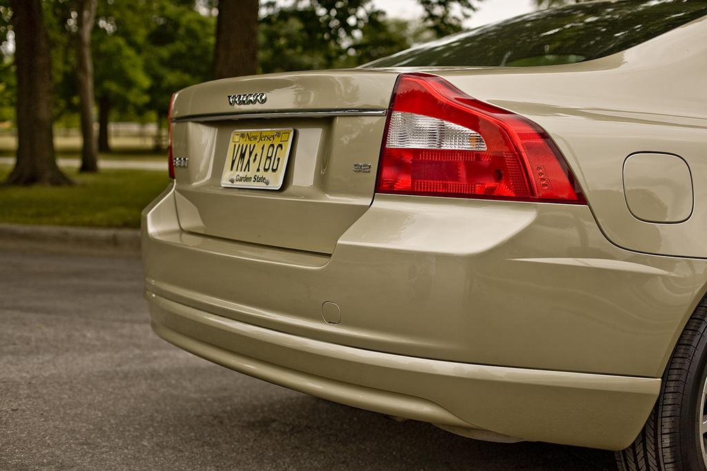 Which Old Cars Have The Best Crash Test Scores News 07volvo S80 Im Jpg