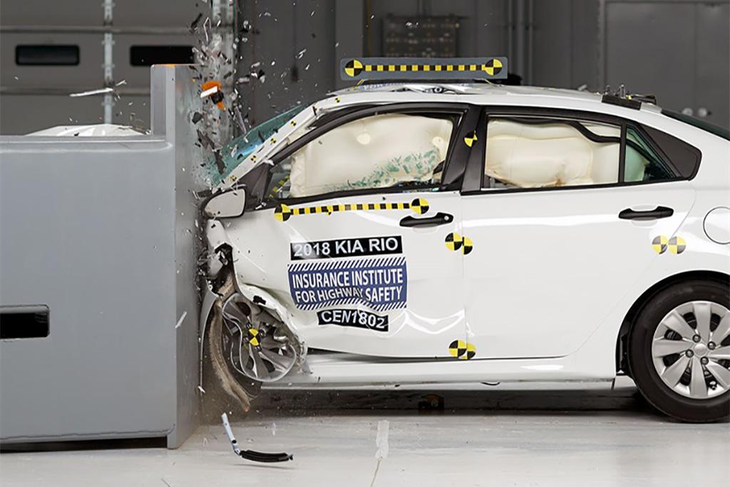 2018 <a href=https://www.sharperedgeengines.com/used-kia-engines>kia</a> rio crash test 1.jpg