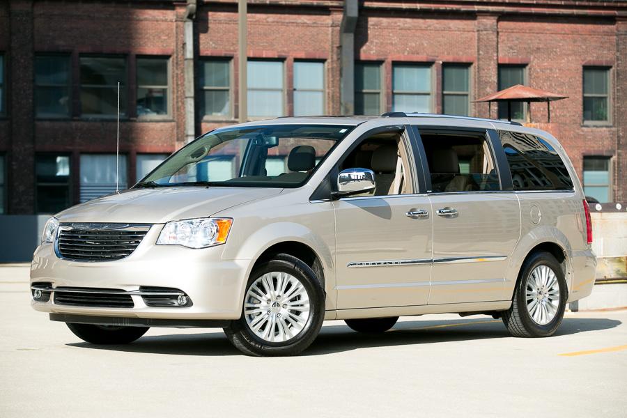 2014 Chrysler Town & Country - Our Review | Cars.com