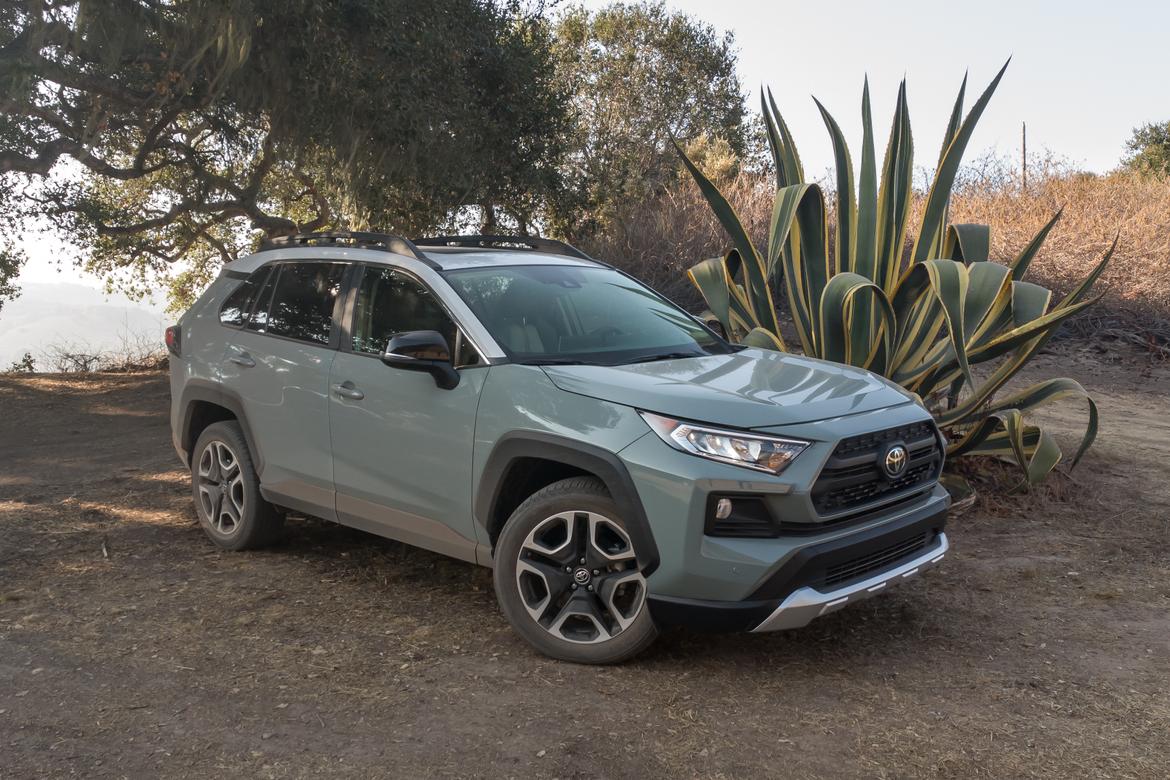 19-<a href=https://www.sharperedgeengines.com/used-toyota-engines>toyota</a>-rav4-adventure-2019-angle--blue--exterior--front--outd