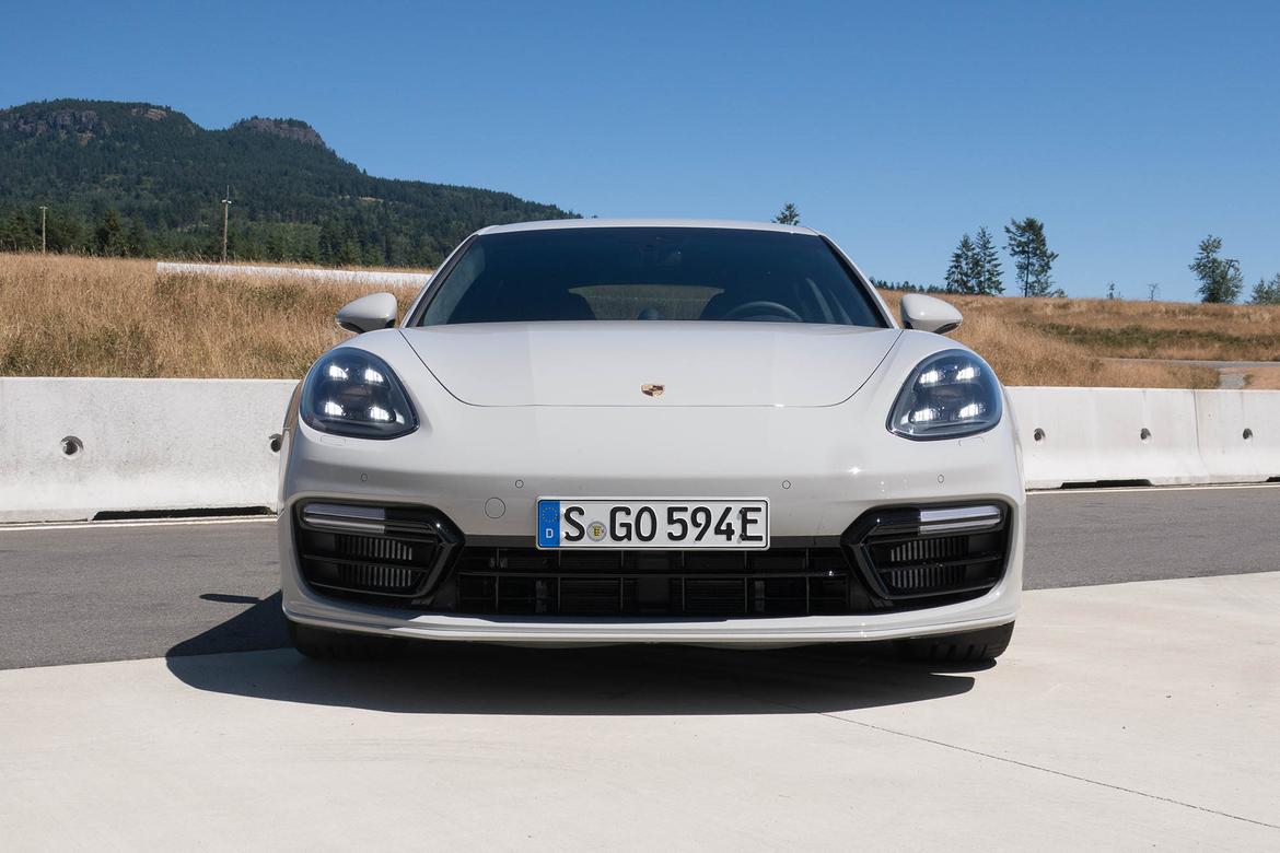 18Porsche_Panamera_Turbo_S_E-Hybrid_BW_4.jpg