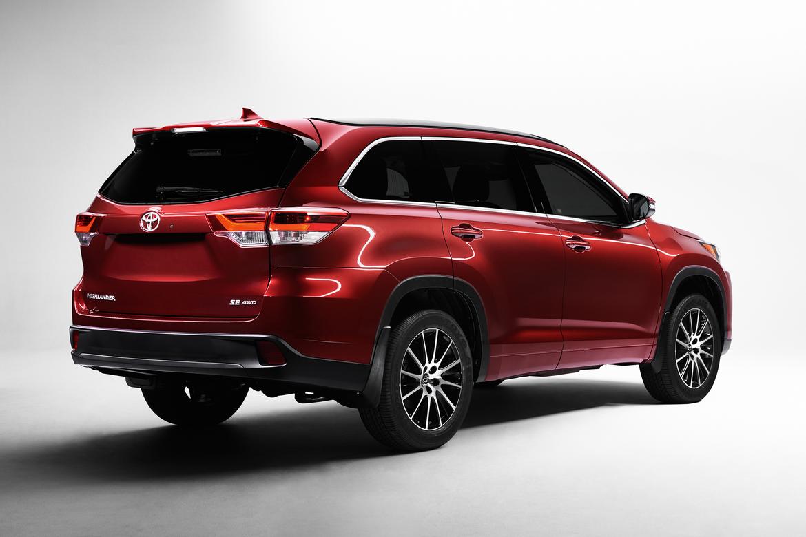 2017_Toyota_Highlander_02.jpg