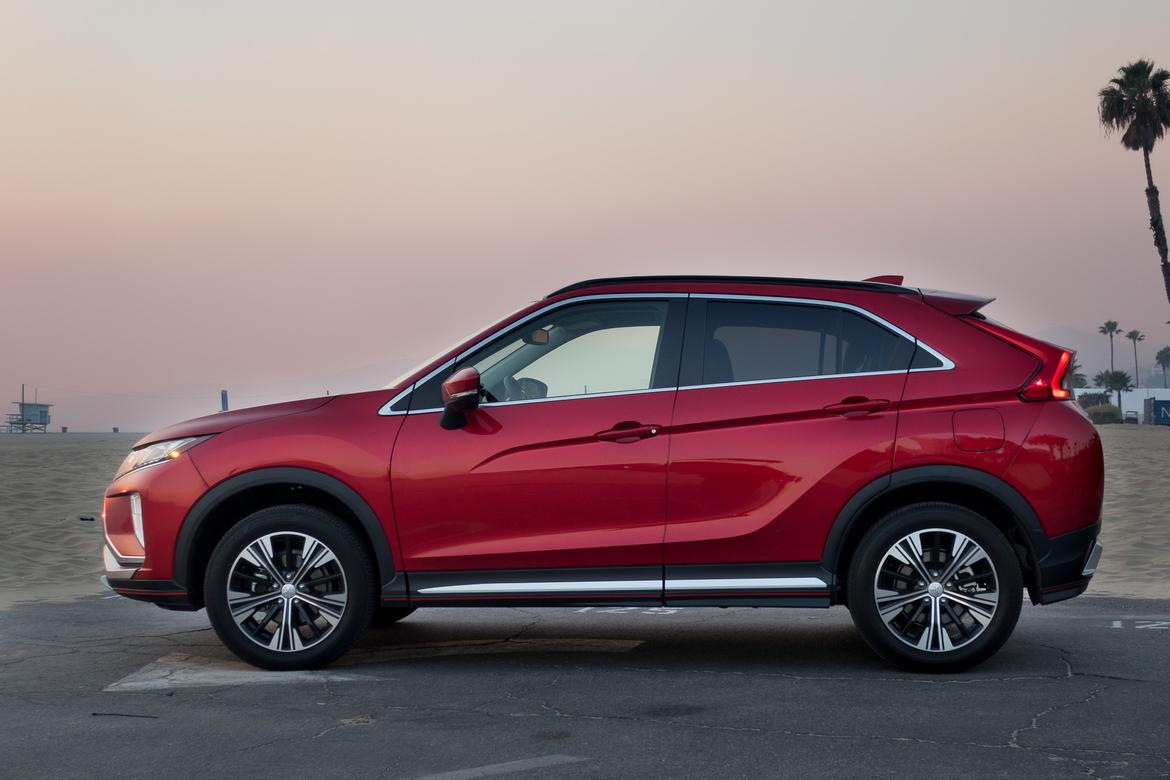 03-mitsubishi-eclipse-cross-2018-beach-exterior-profile-red-suns