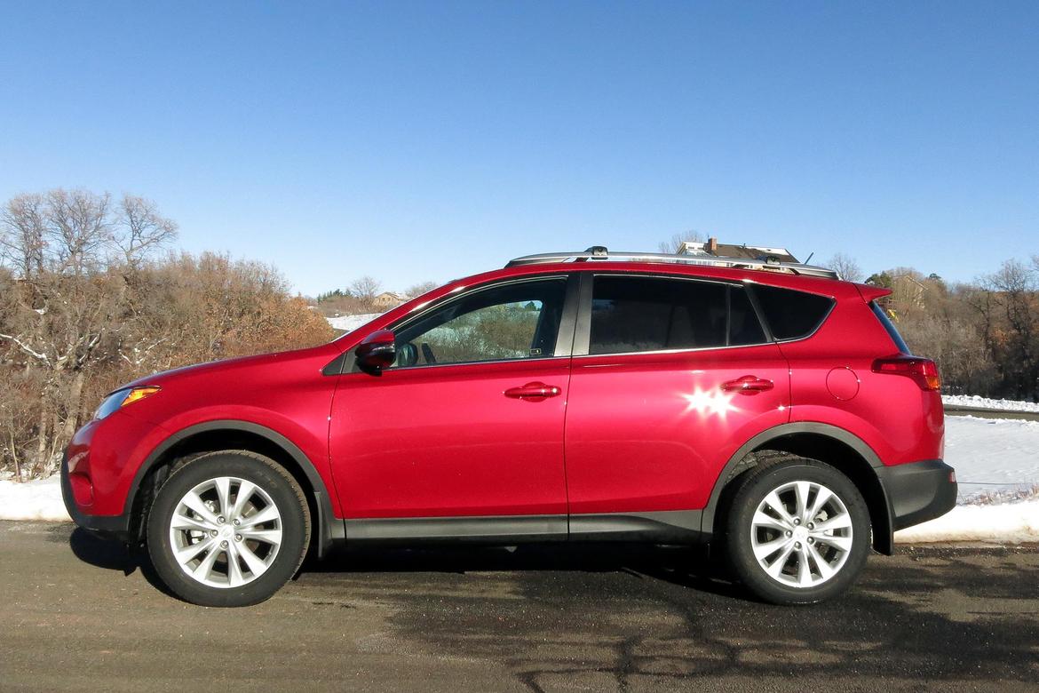 2015-toyota-rav4_kv.jpg