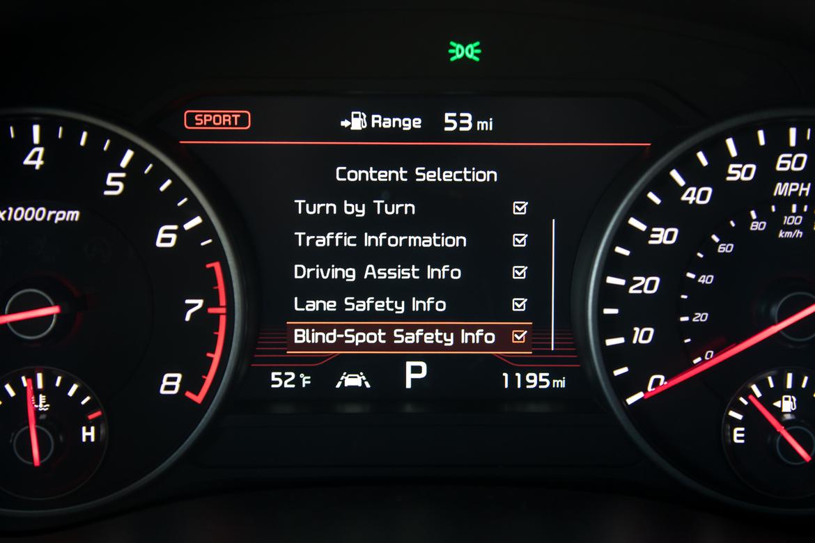 07-kia-stinger-2018-heads up display-instrument panel-interior.j