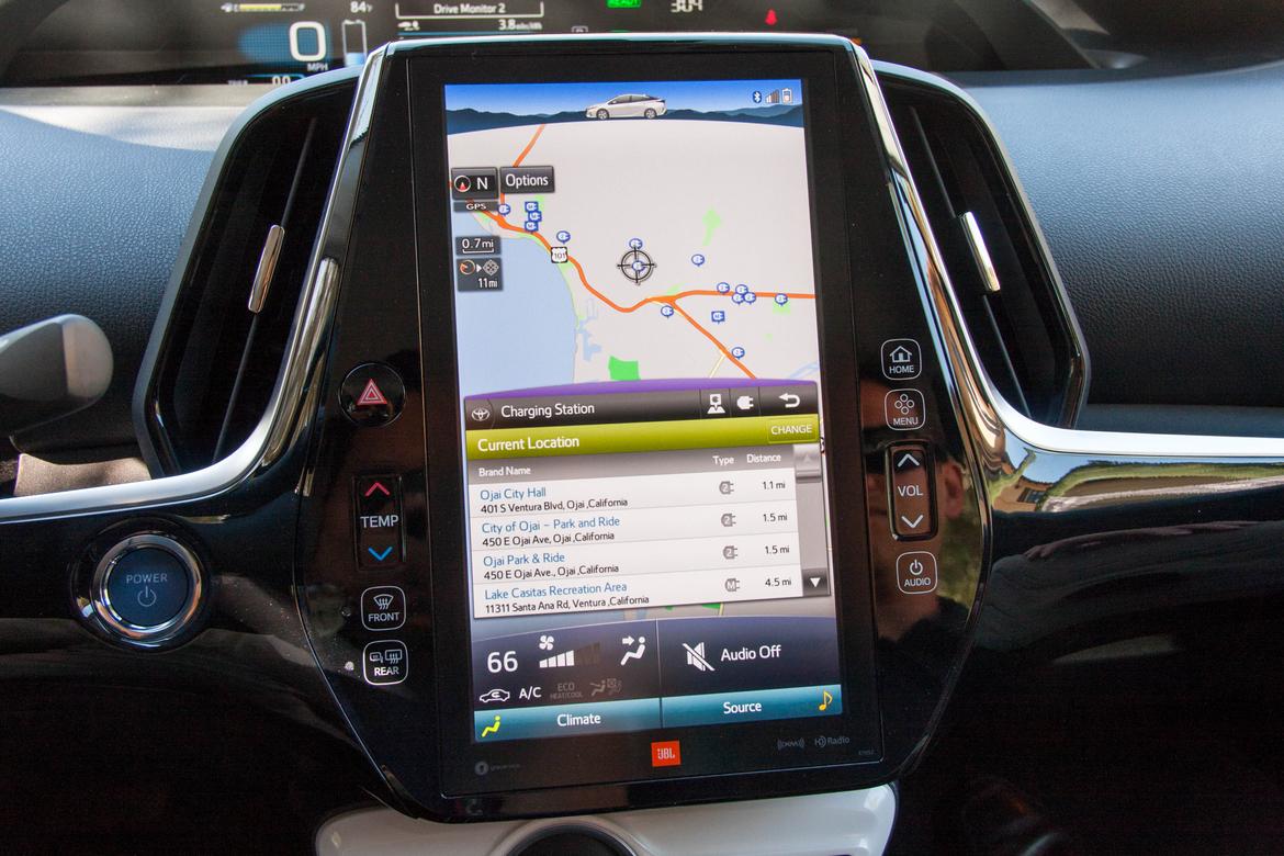 17Toyota_Prius-Prime_BW_16.jpg
