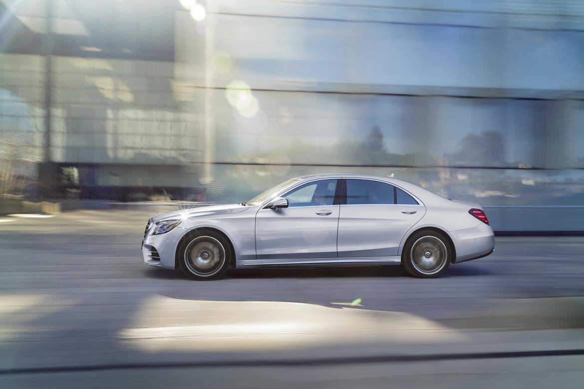 18Mercedes-Benz_S-Class_OEM_02.jpg