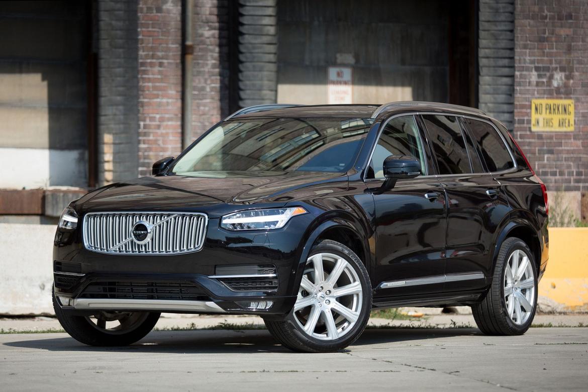 01-<a href=https://www.sharperedgeengines.com/used-volvo-engines>volvo</a>-xc90-2016-angle--black--brick--exterior--front--urban-e