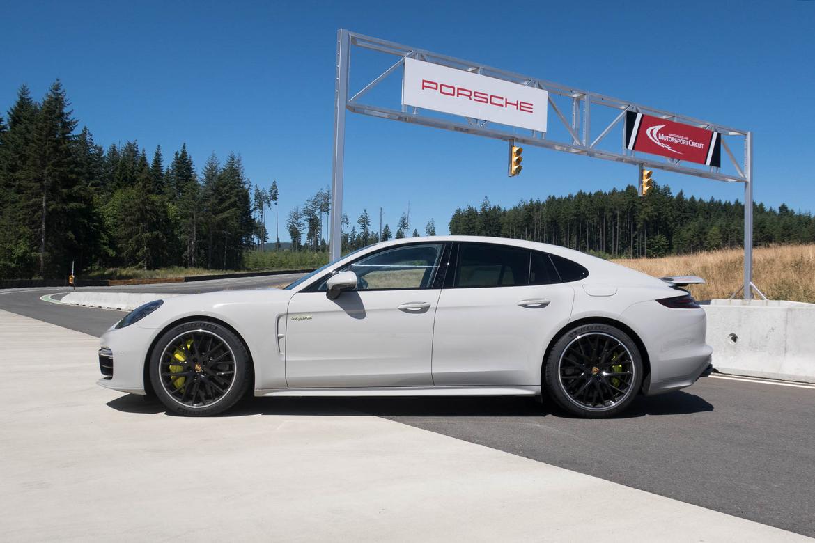 2018 Porsche Panamera Turbo S E-Hybrid