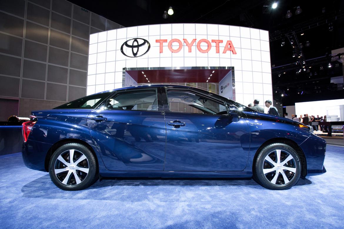 16_Toyota_Mirai.jpg