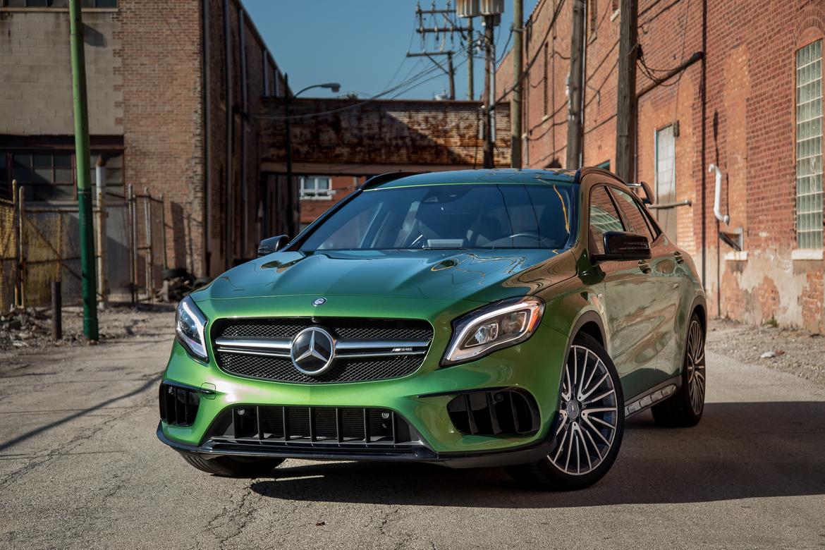 Мерседес GLA зеленый матовый