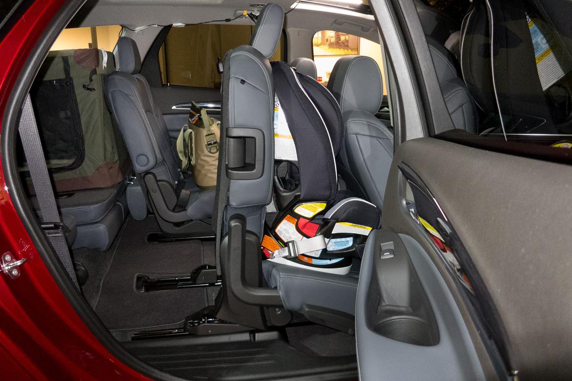 27-2018-buick-enclave-2018-backseat-Buick-car seat-Enclave-inter
