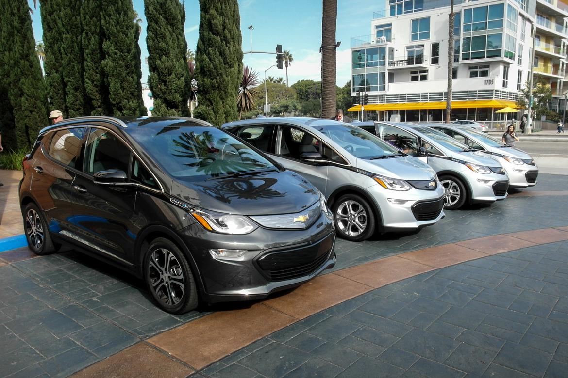 2017 Chevrolet Bolt Ev Review First Drive News Cars 2017 Chevrolet Bolt Ev Review First Drive