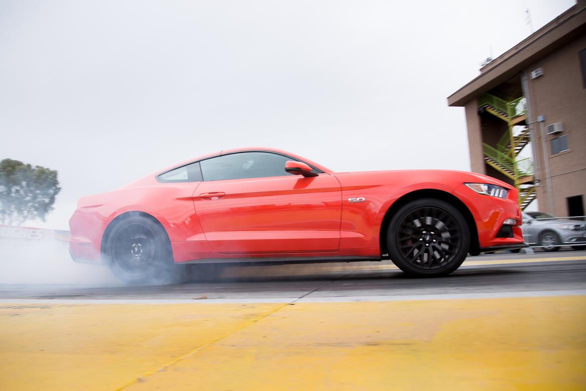 16Ford_Mustang_GT_SO_ES_01.jpg