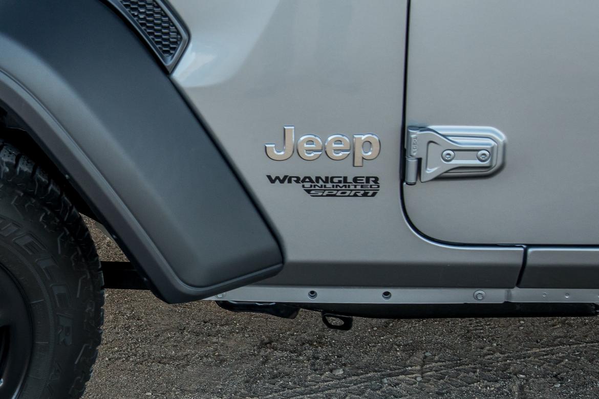14-jeep-wrangler-2018-detail-exterior-silver.jpg