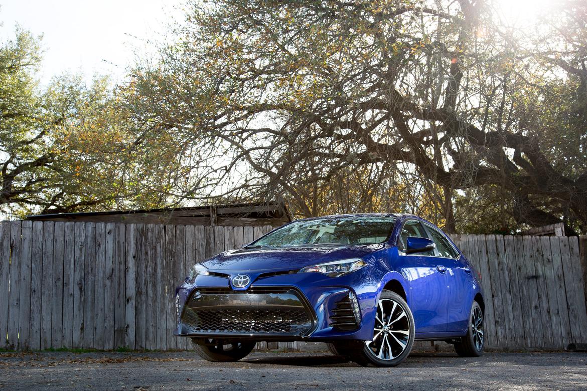 17Toyota_Corolla_SO_ES_08.jpg
