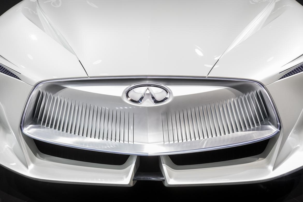 08-infiniti-q-inspiration-concept-autoshow-badge-exterior-grille