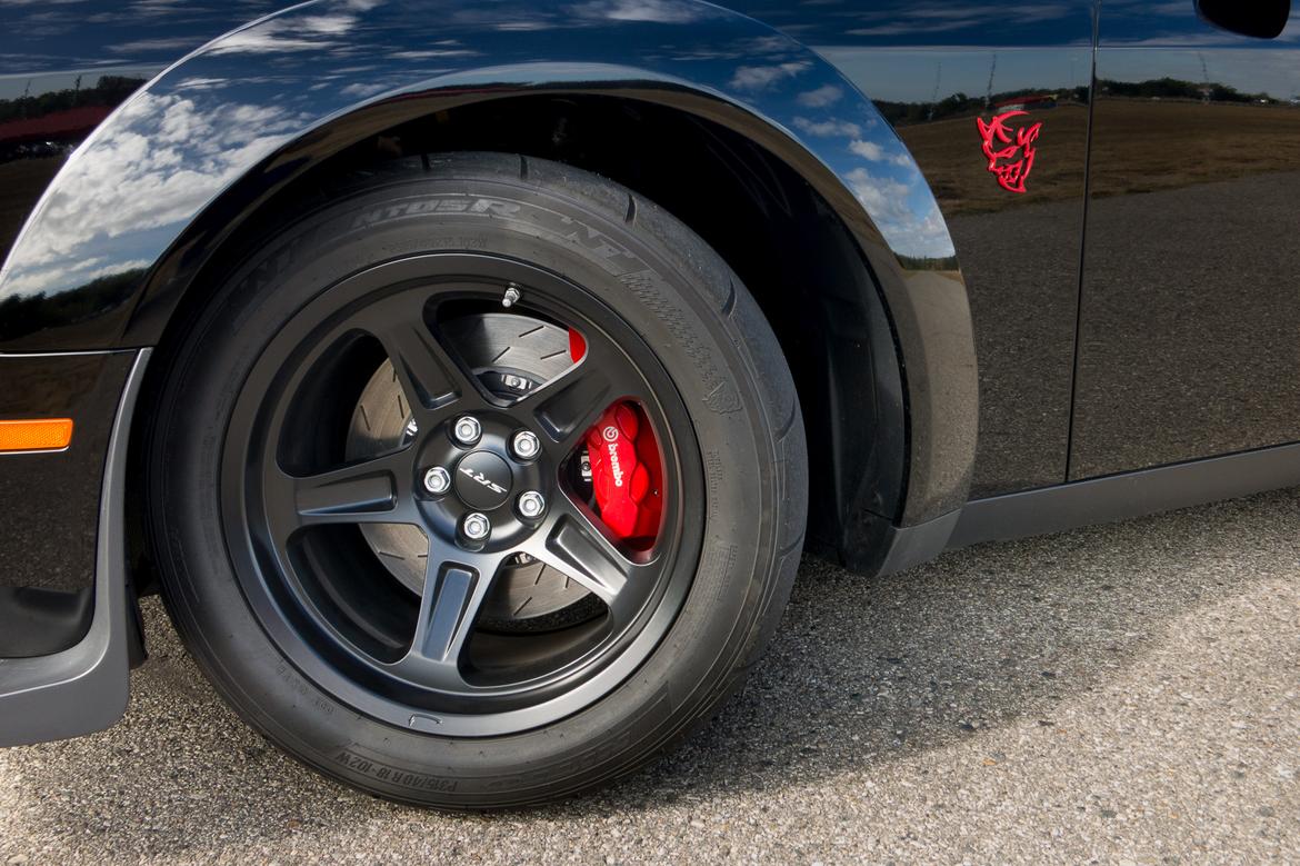 04-dodge-challenger-srt-demon-2018-2018-badge-black-challenger-d