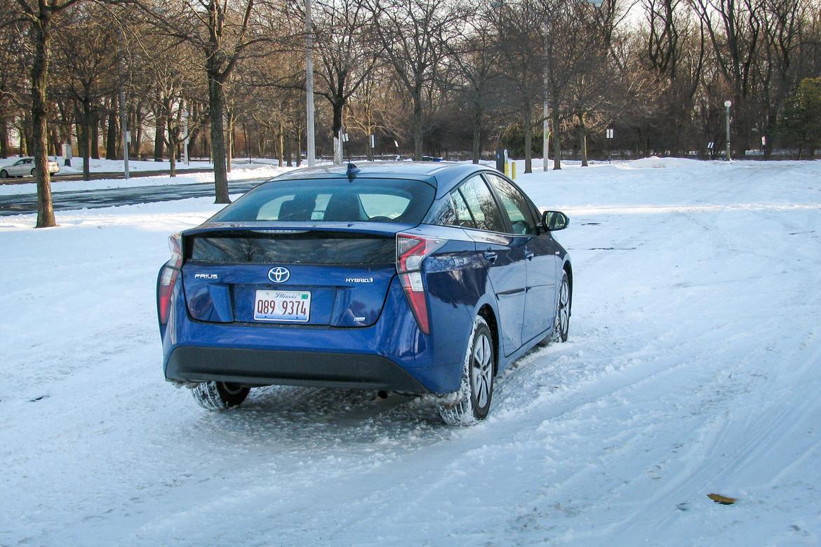17Toyota_Prius_AC_05.jpg