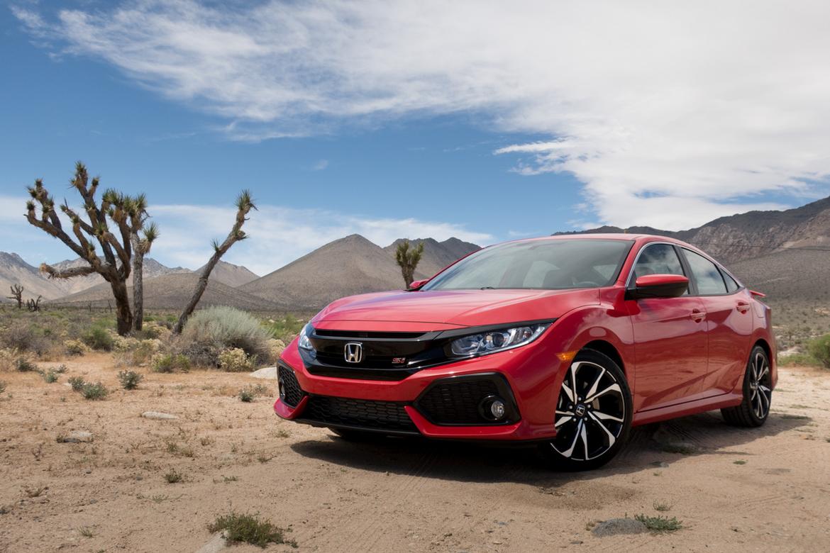 17Honda_Civic_Si_BW_03.jpg