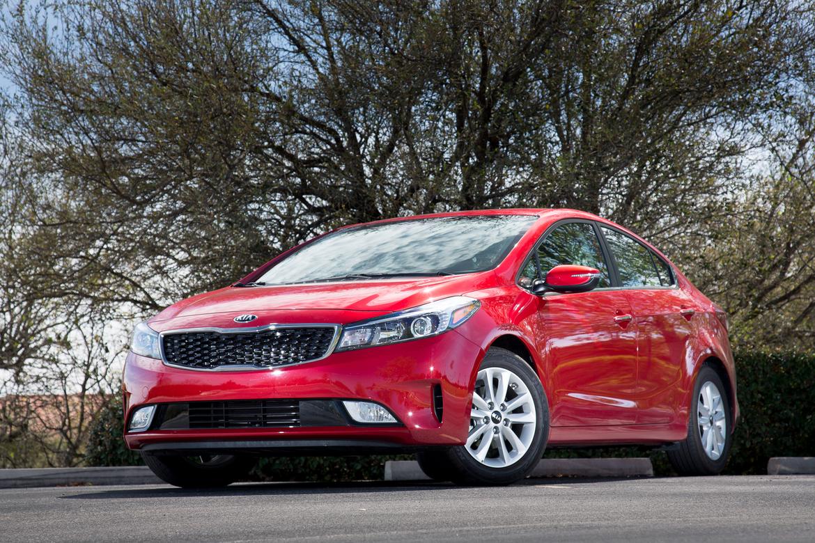 17Kia_Forte_SO_ES_07.jpg