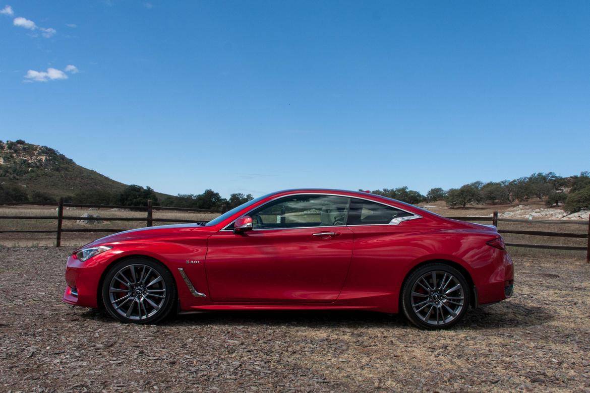 17Infiniti_Q60_FD_BW_04.jpg