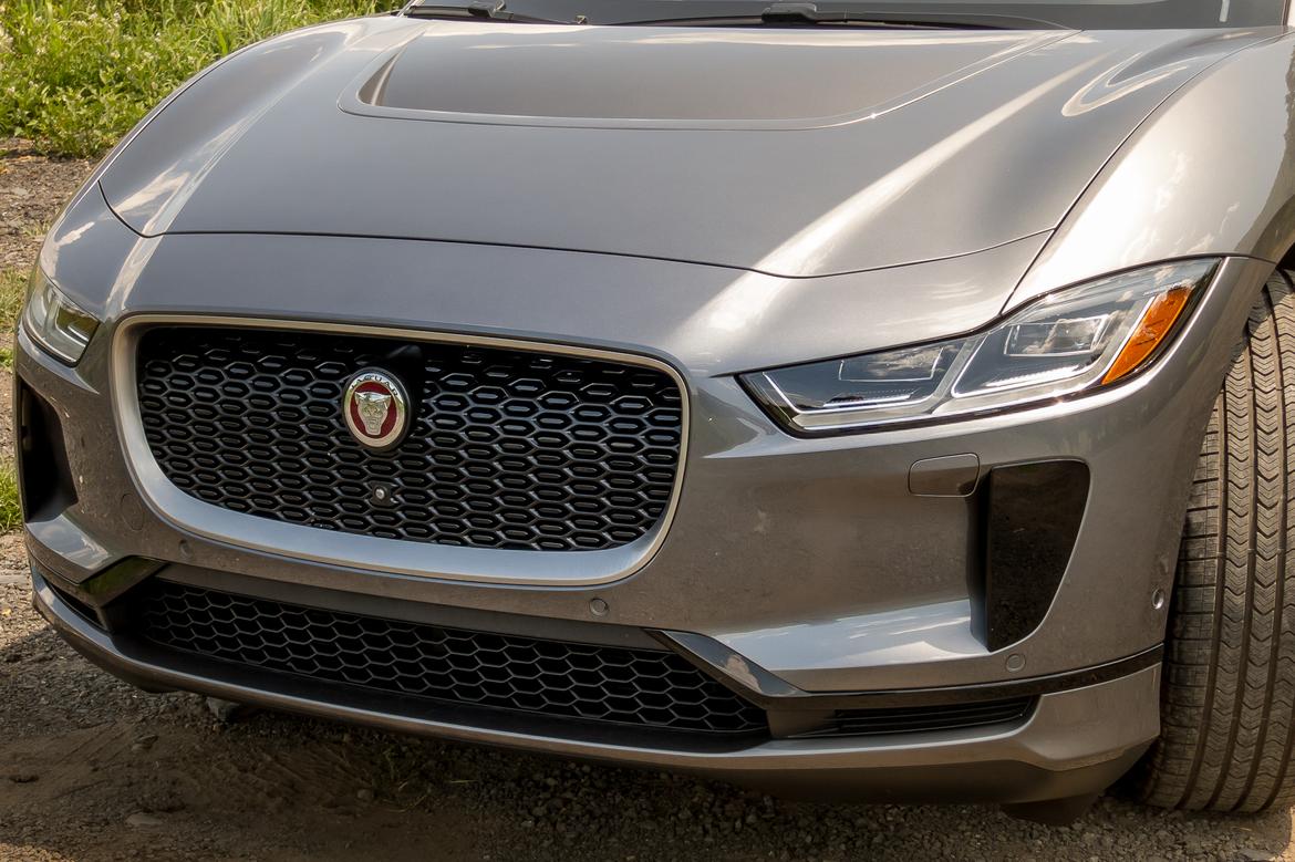 05-<a href=https://www.autopartmax.com/used-jaguar-engines>jaguar</a>-i-pace-2019-badge--exterior--front--grille--silver.jpg