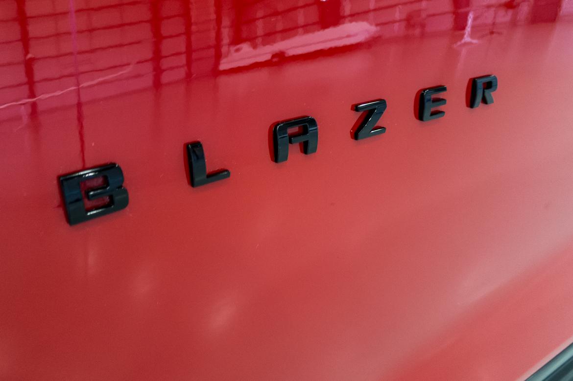 06-<a href=https://www.sharperedgeengines.com/used-chevrolet-engines>chevrolet</a>-blazer-2019-badge--exterior--red.jpg