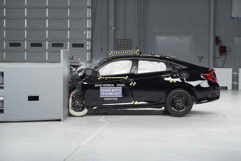 2016-honda-civic-iihs.jpg