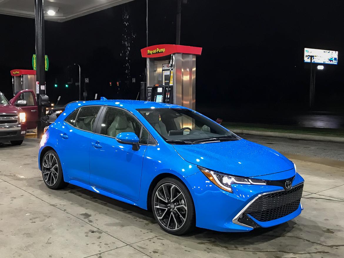 01-<a href=https://www.sharperedgeengines.com/used-toyota-engines>toyota</a>-corolla-hatch-2019-angle--blue--exterior--front.jpg
