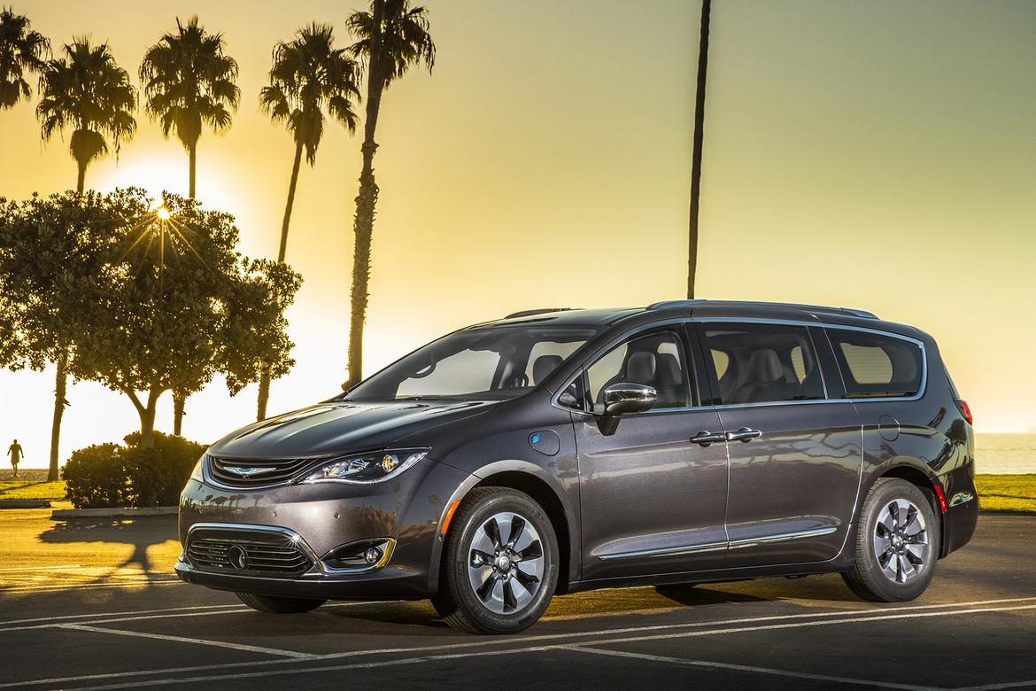 2000px-02-chrysler-pacifica-hybrid-2018-OEM.jpg