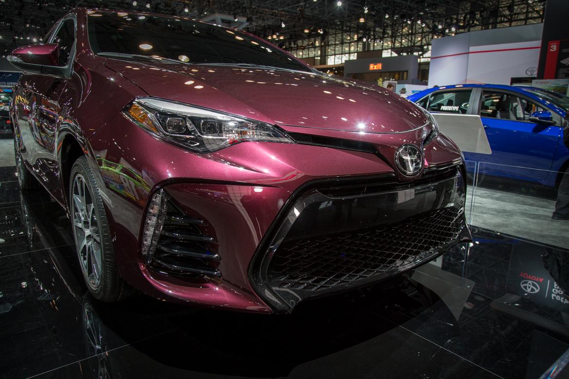2017 Toyota Corolla What S Changed News Cars 17toyota Corolla As Ac 04 Jpg