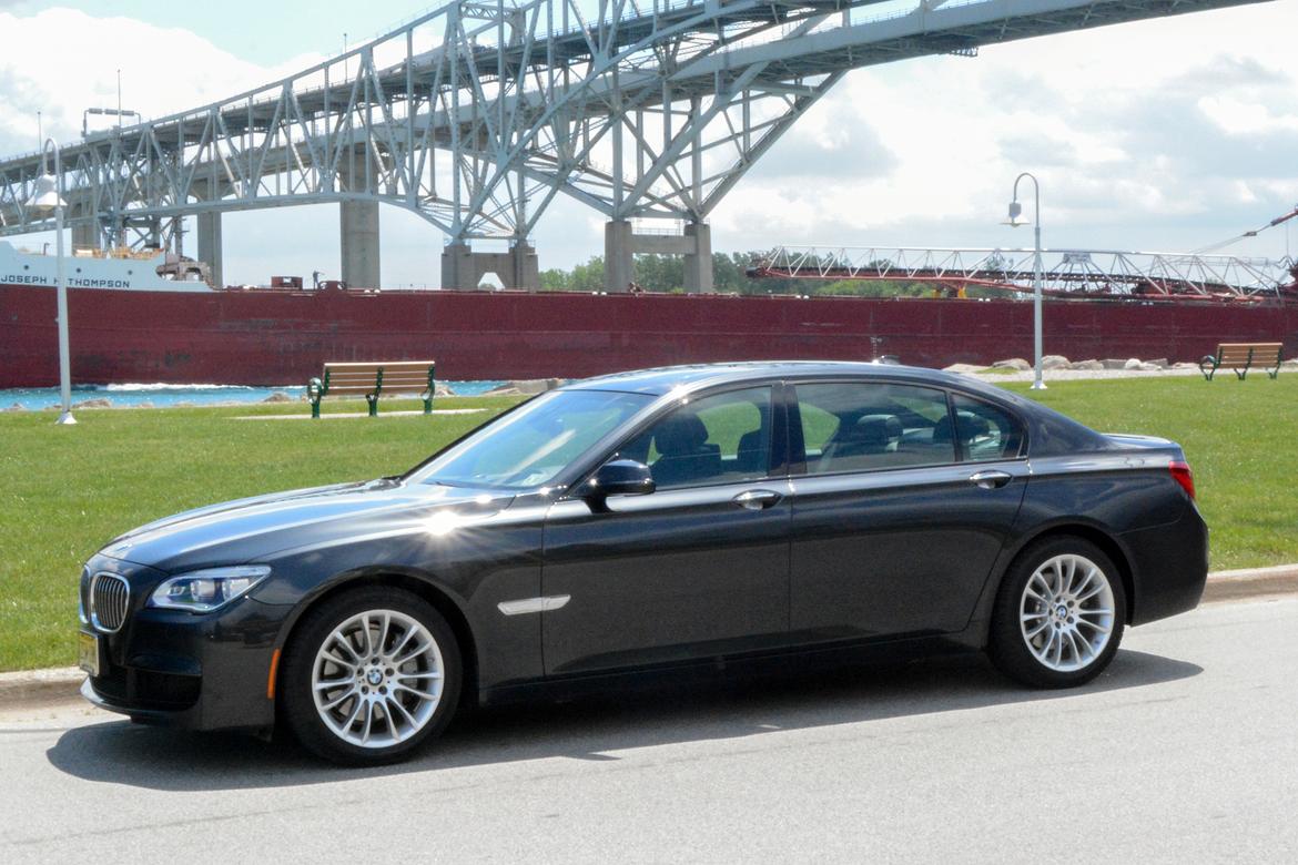 2013_BMW_740Li_ab.jpg