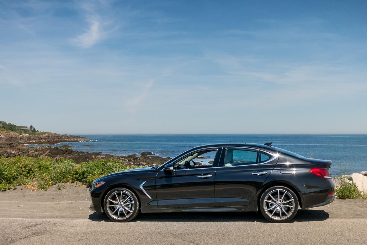 02-genesis-g70-2019-black--exterior--profile.jpg