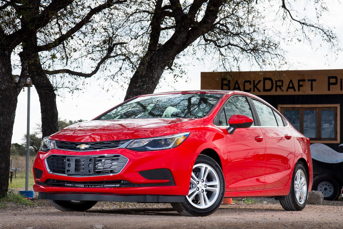 What S The Best Compact Sedan Of 2017 News Cars The Verdict Cruze Puts Fuel Efficiency At Forefront But It Comes Expense Of Driving Experience And Penger Comfort Hanley Said