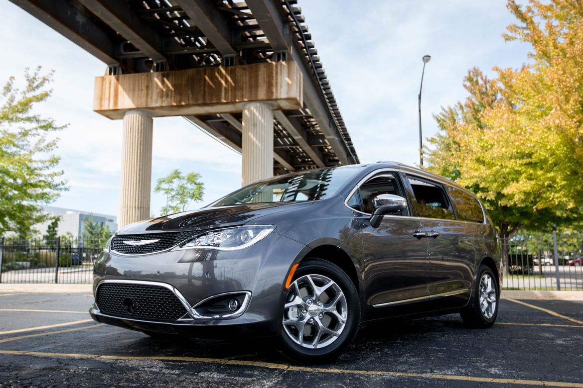 17Chrysler_Pacifica_SO_AC.jpg