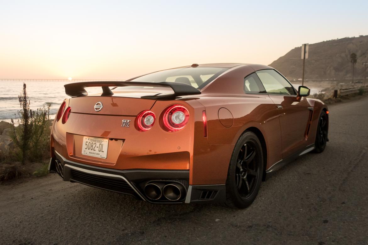 04-<a href=https://www.sharperedgeengines.com/used-nissan-engines>nissan</a>-gt-r-2018-angle--beach--dusk--exterior--orange--outdoo