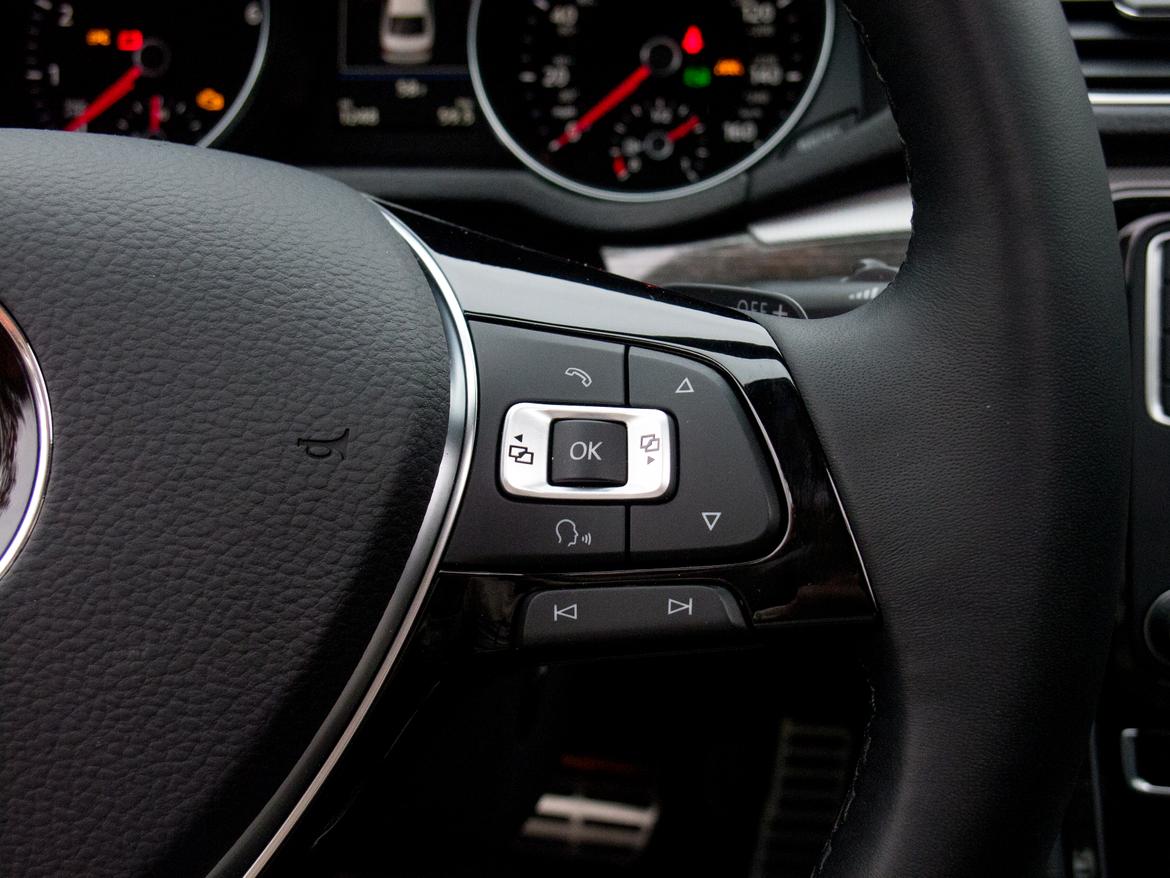 16Volkswagen_Passat_FirstDrive_JW_02.jpg