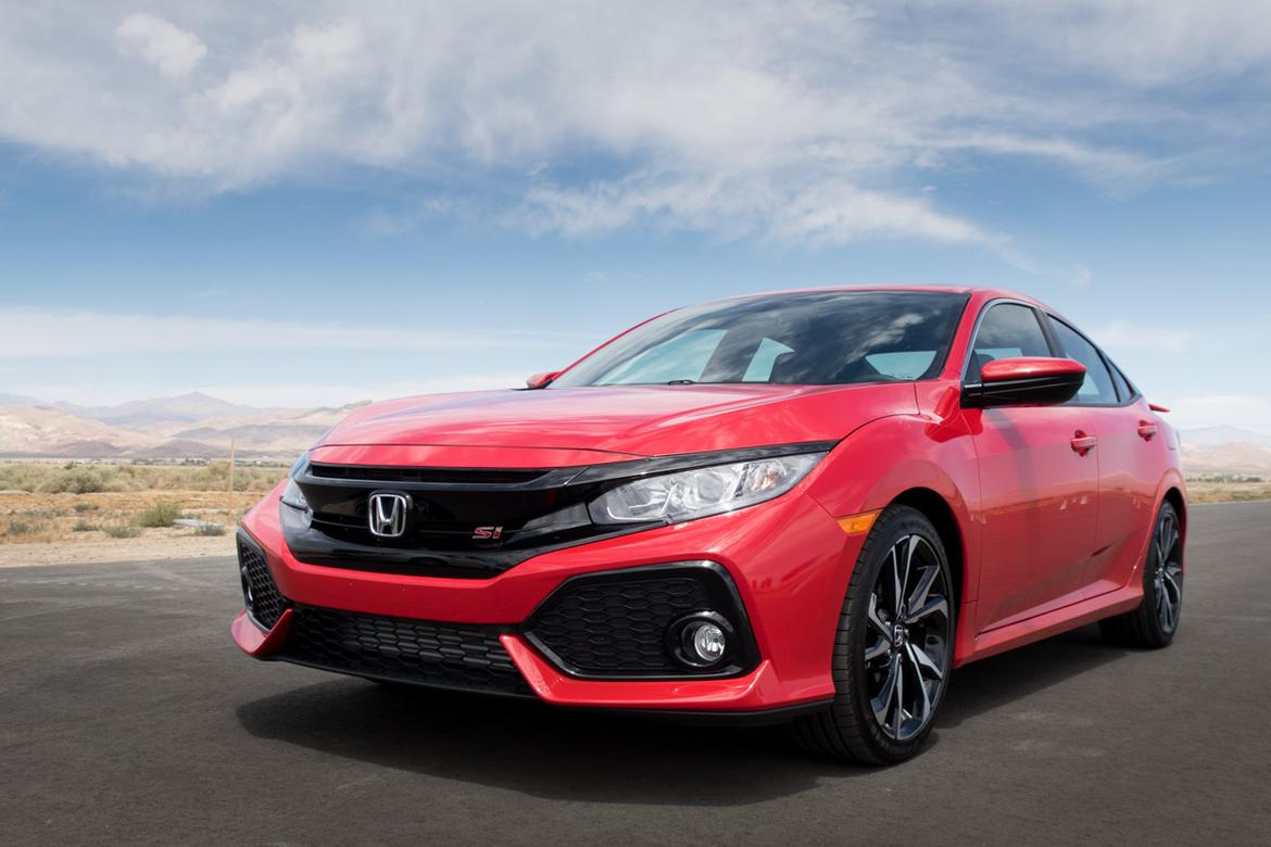 17Honda_Civic_Si_BW_04.jpg