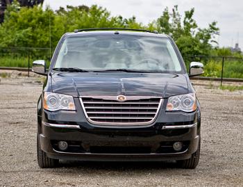 2009-Chrysler-Town-&-Country---Our-Review-|-Cars.com