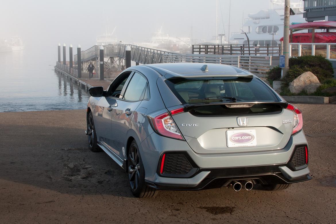07_17Honda_CivicHatchback_BW_07.jpg