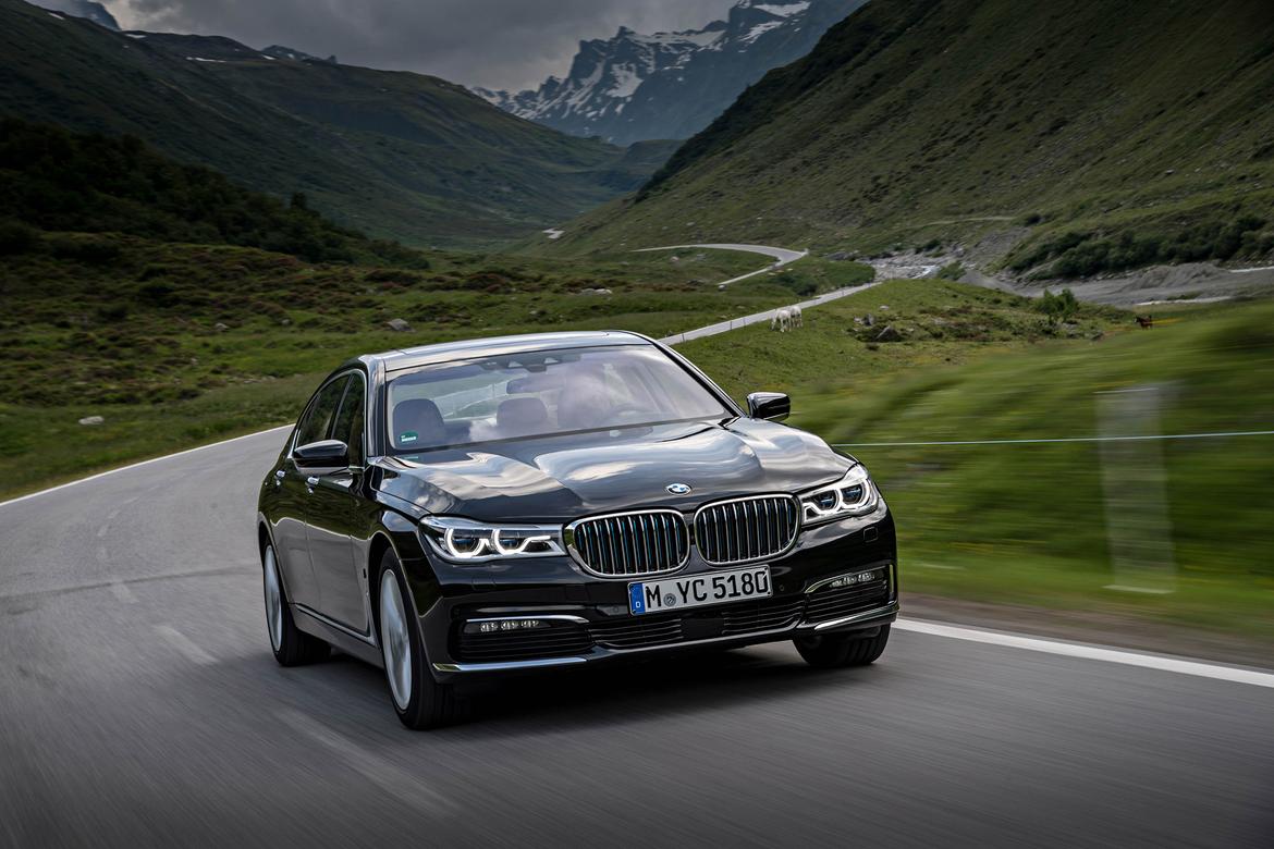 17BMW_740e_OEM.jpg